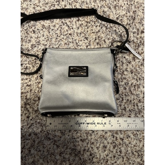 VALENTINA Made In Italy New Silver Metallic Genuine Leather Crossbody Bag - Picture 10 of 10